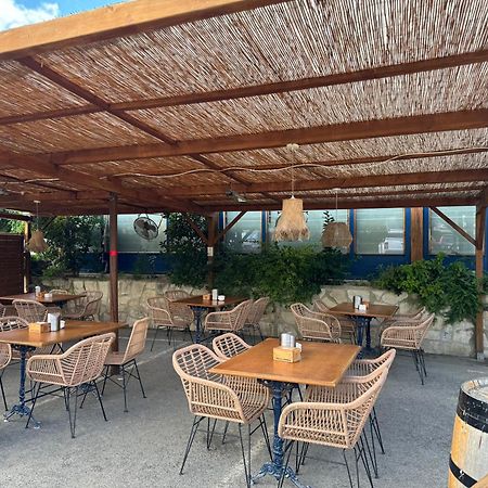 פואנטה לה ריינה Hotel Jakue מראה חיצוני תמונה