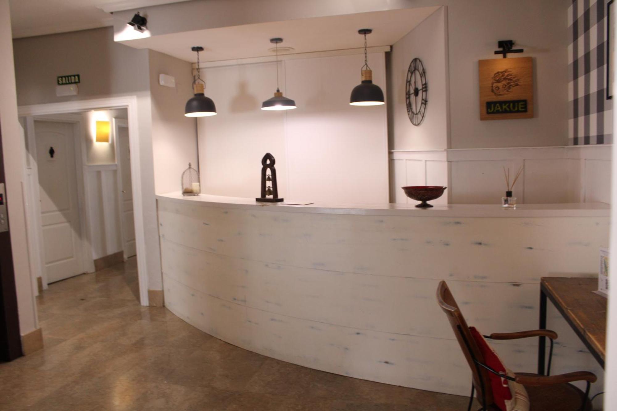 פואנטה לה ריינה Hotel Jakue מראה חיצוני תמונה