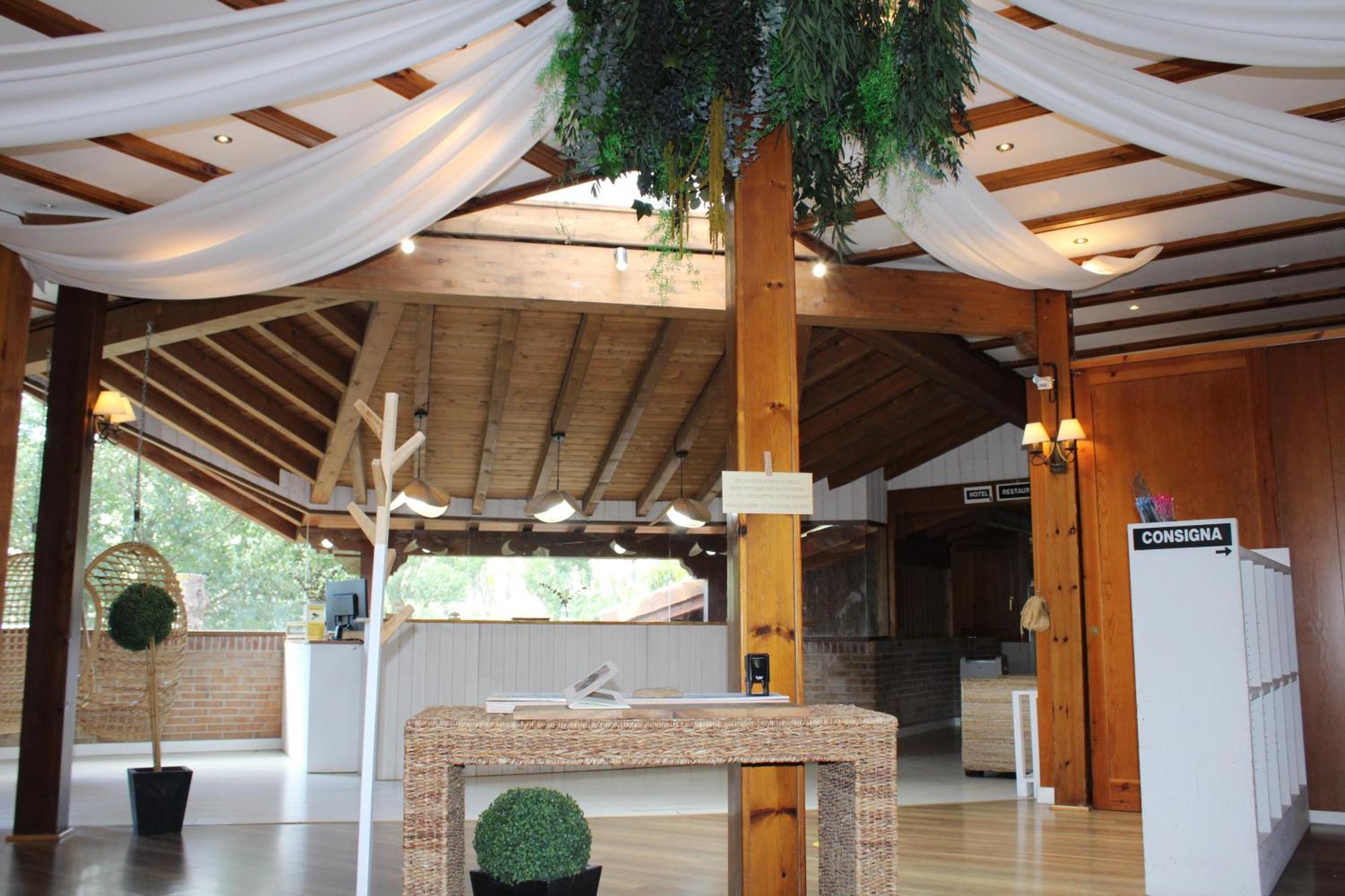 פואנטה לה ריינה Hotel Jakue מראה חיצוני תמונה