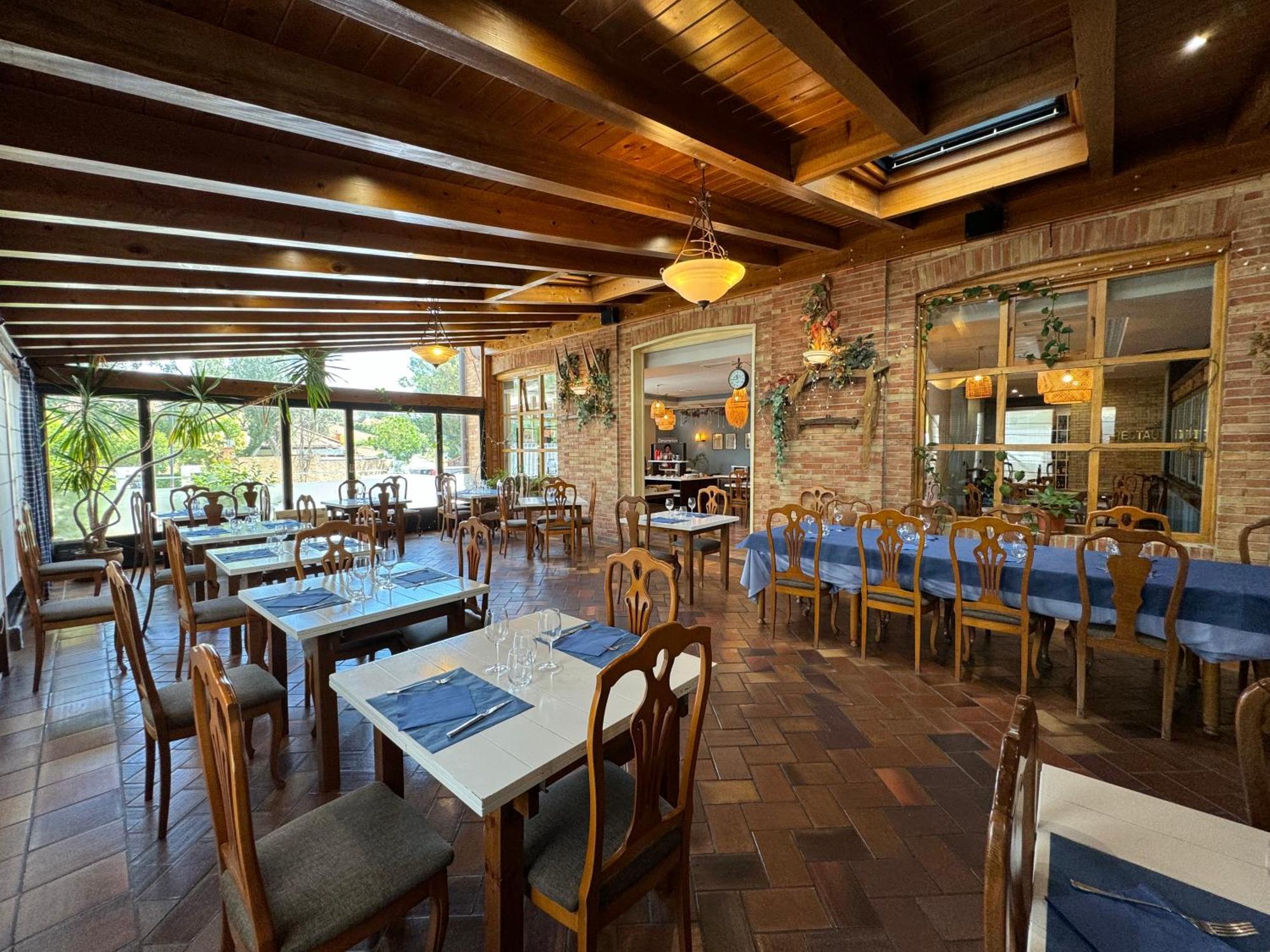 פואנטה לה ריינה Hotel Jakue מראה חיצוני תמונה