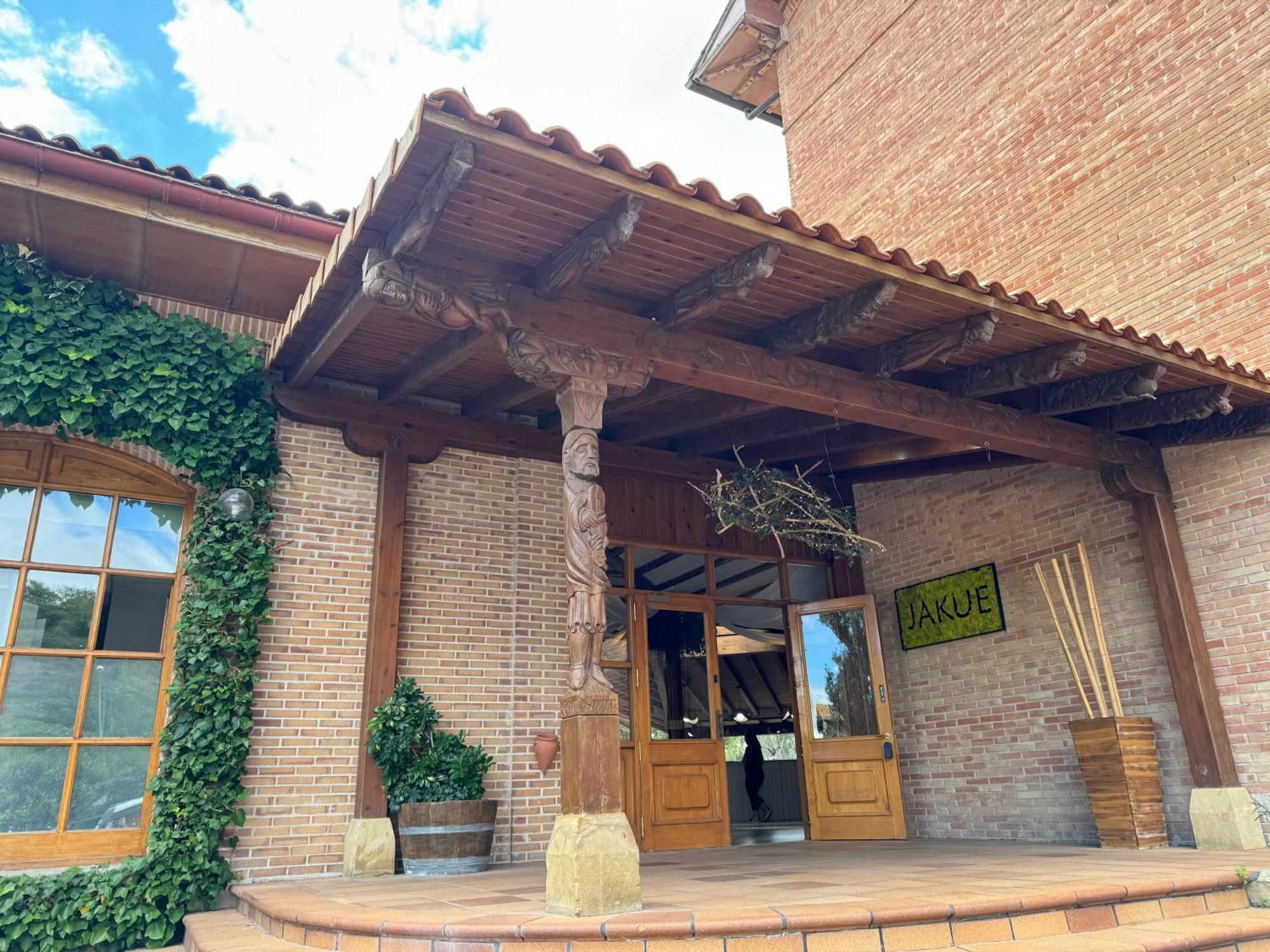 פואנטה לה ריינה Hotel Jakue מראה חיצוני תמונה