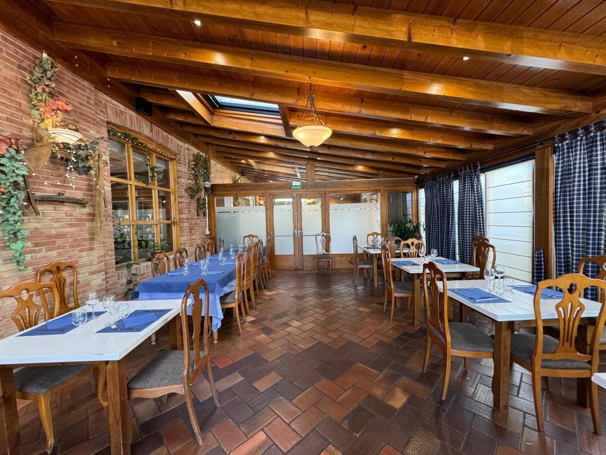 פואנטה לה ריינה Hotel Jakue מראה חיצוני תמונה