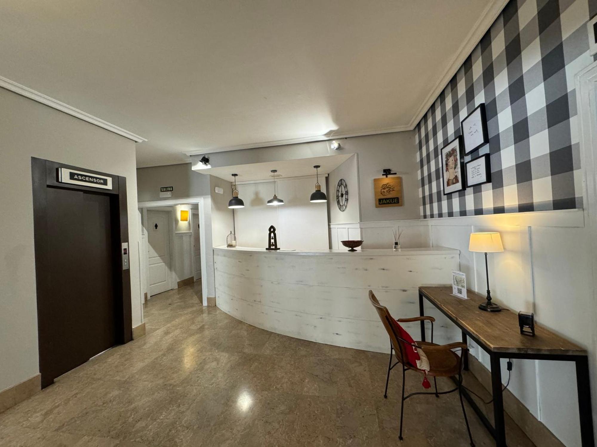 פואנטה לה ריינה Hotel Jakue מראה חיצוני תמונה