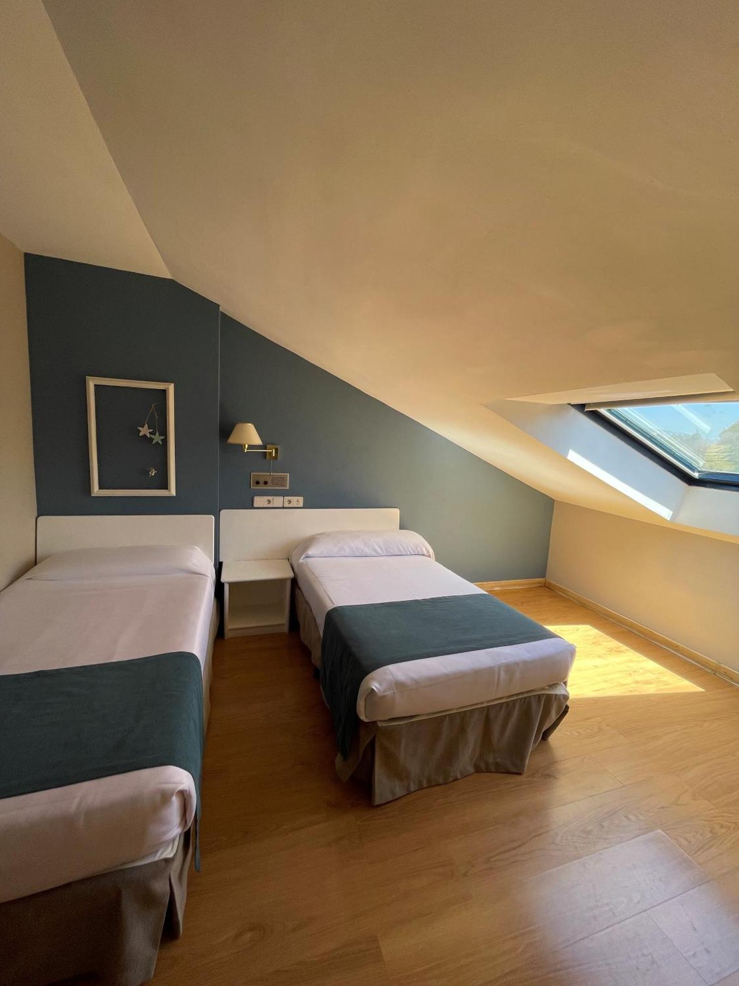 פואנטה לה ריינה Hotel Jakue מראה חיצוני תמונה